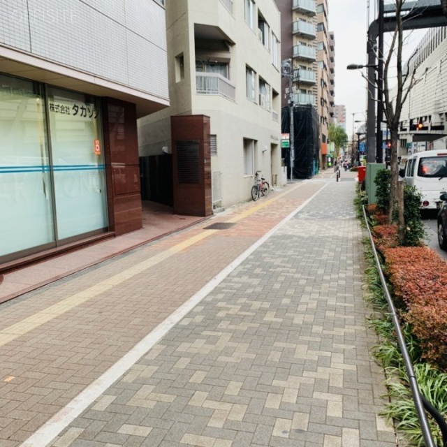 モリタビル西池袋 ビル前面道路