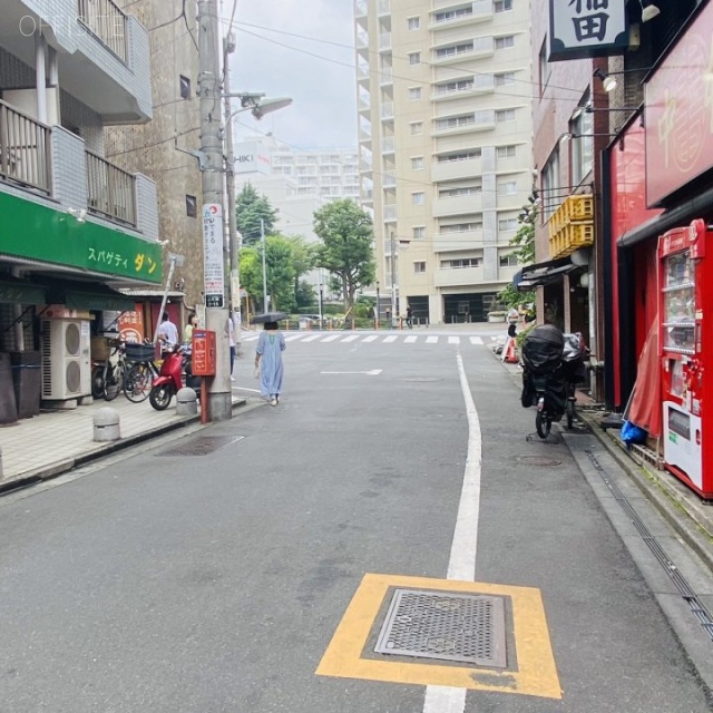 トラストリンク第Ⅲビル ビル前面道路