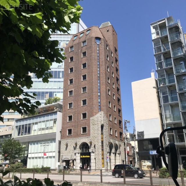 テラアシオス青山 外観