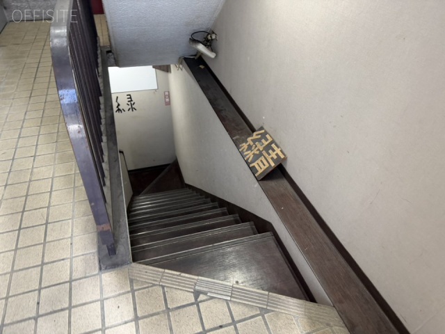 FMビル B1Fへの階段