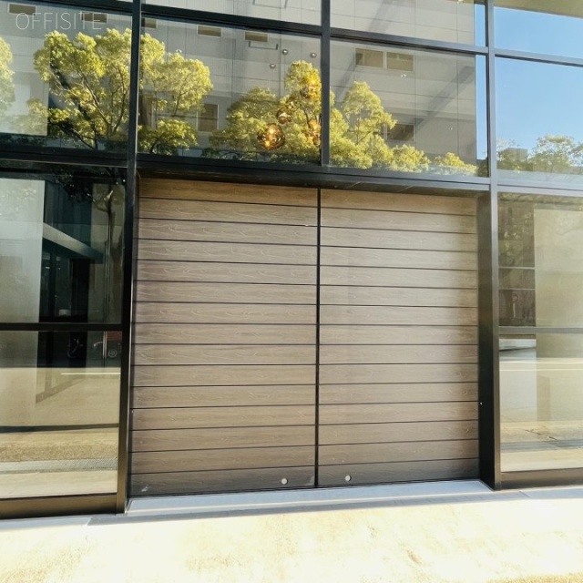 CROSS DOCK HARUMI オフィスビル出入口