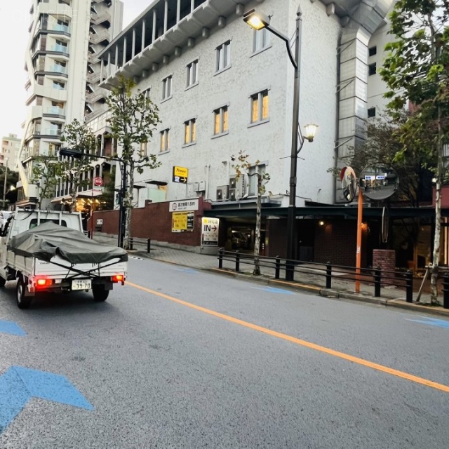乃木坂ミツワビル 前面道路