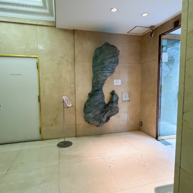 新々会館日本橋ビル オフィスビル背面出入口