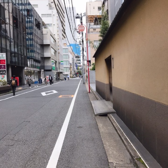 共同ビル銀座7丁目 ビル前面道路