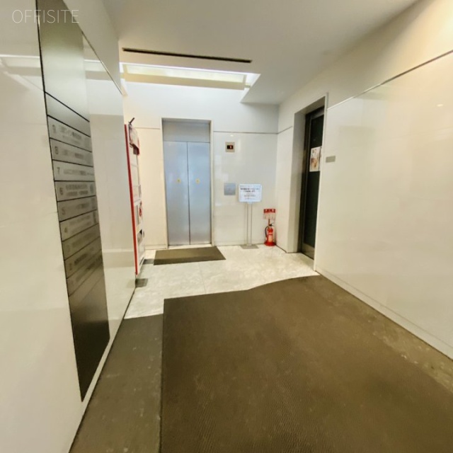 白鹿茅場町ビル エントランス