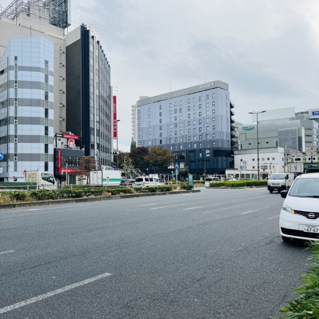 電波ビル 前面道路