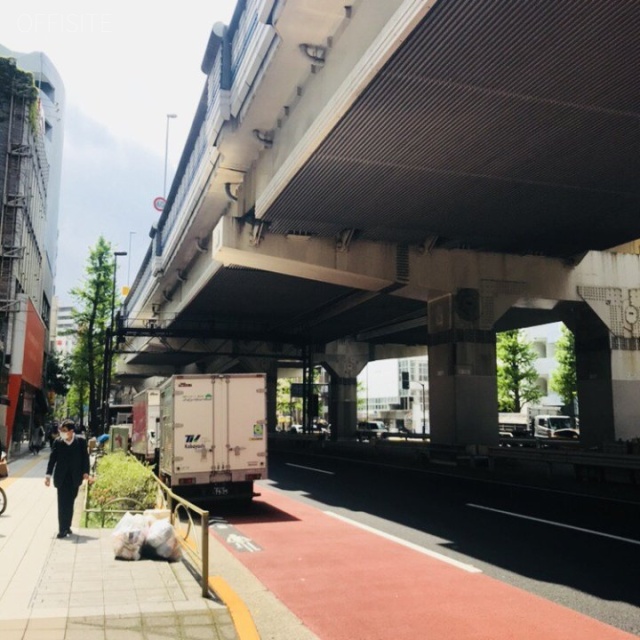 三軒茶屋堀商ビル ビル前面道路