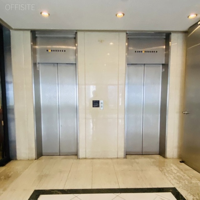 第2秋山ビル エントランス