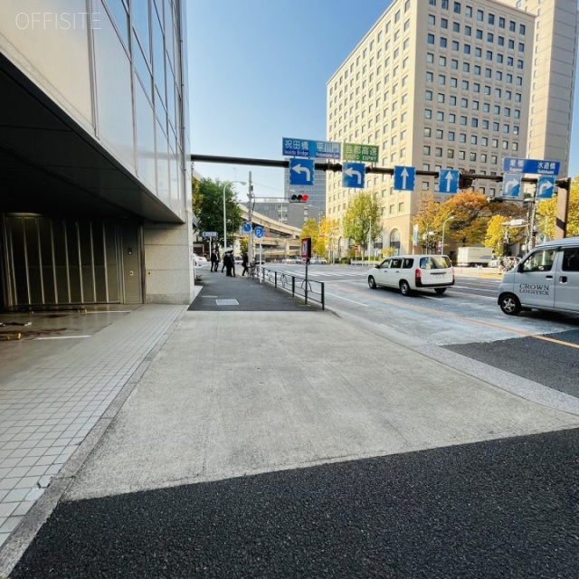 楠本第3ビル 前面歩道