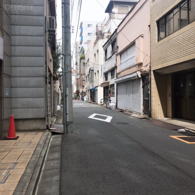 ワイズクレストビル ビル前面道路