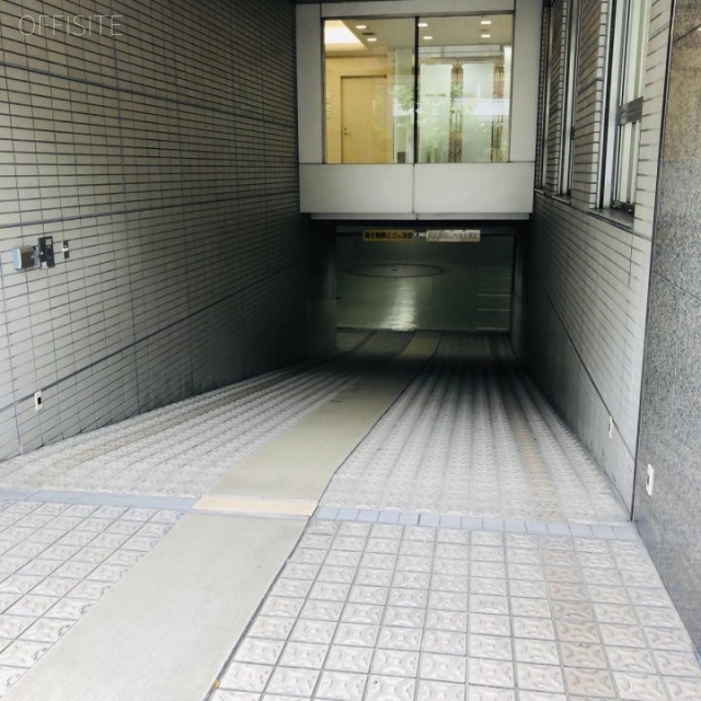赤坂日本ビル 駐車場