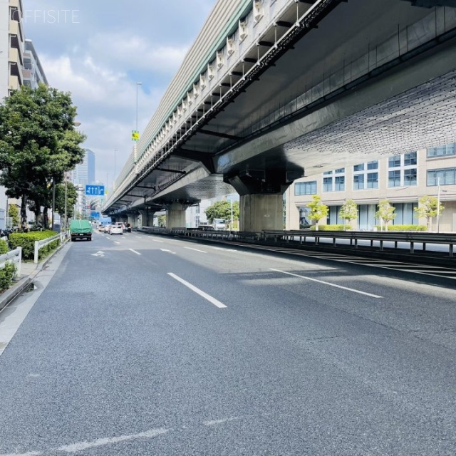 サンビル 前面に海岸通り