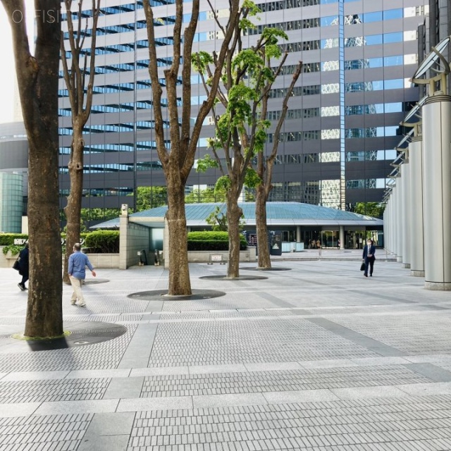 新宿アイランドタワー ビル前面道路
