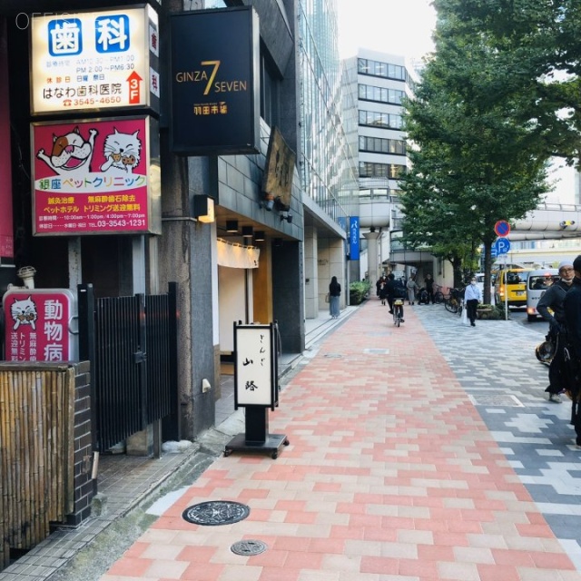 杉山ビル ビル前面道路