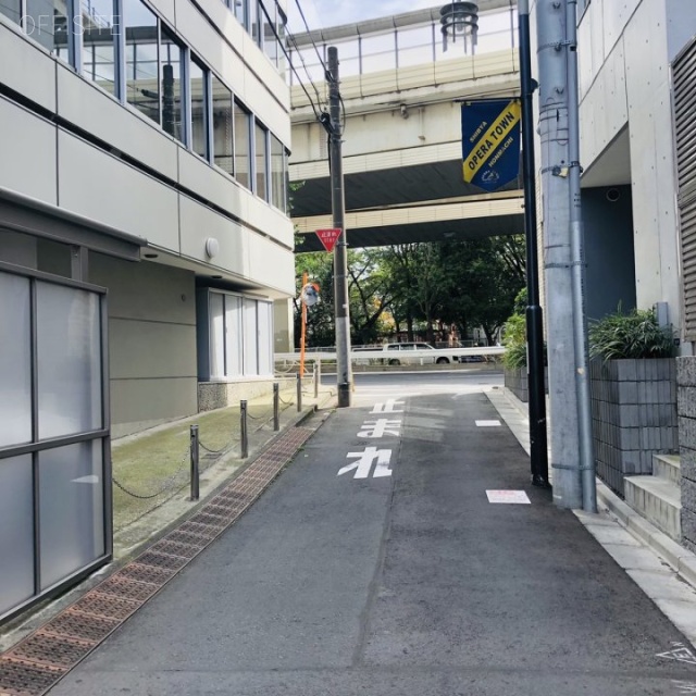 初台村上ビル 側道