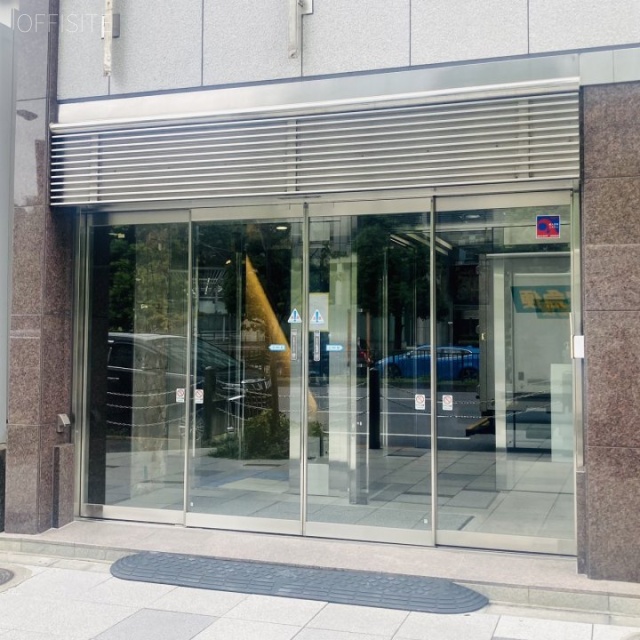 白亜ビル エントランス