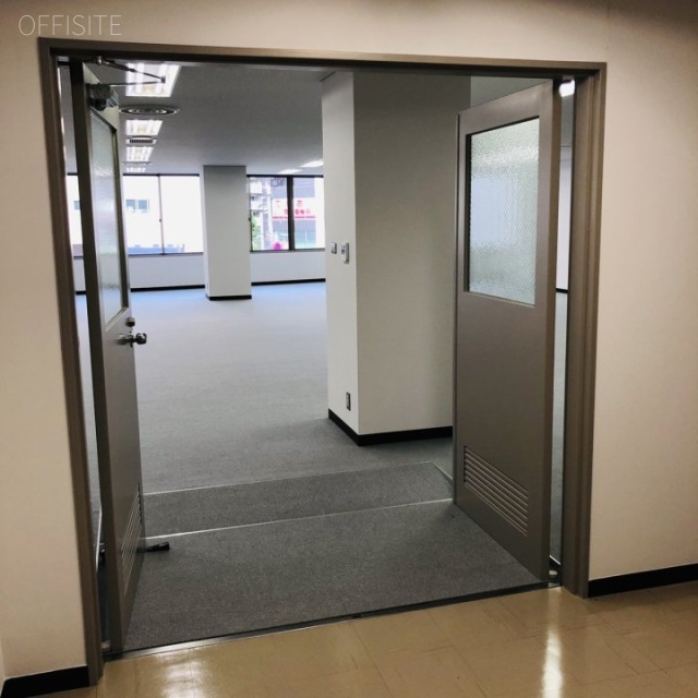 ECS第27ビル 貸室入口