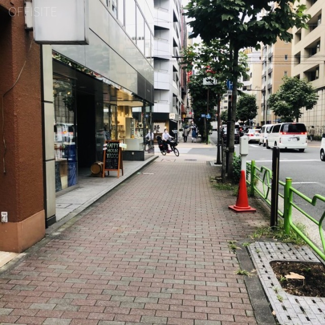 白鳥ビル ビル前面道路