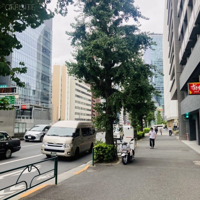 三貴ビル ビル前面道路