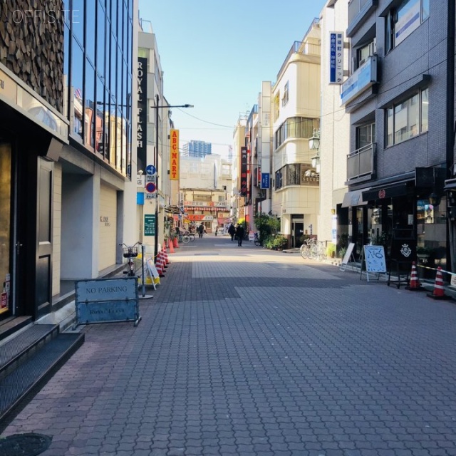 舶来堂ビル ビル前面道路