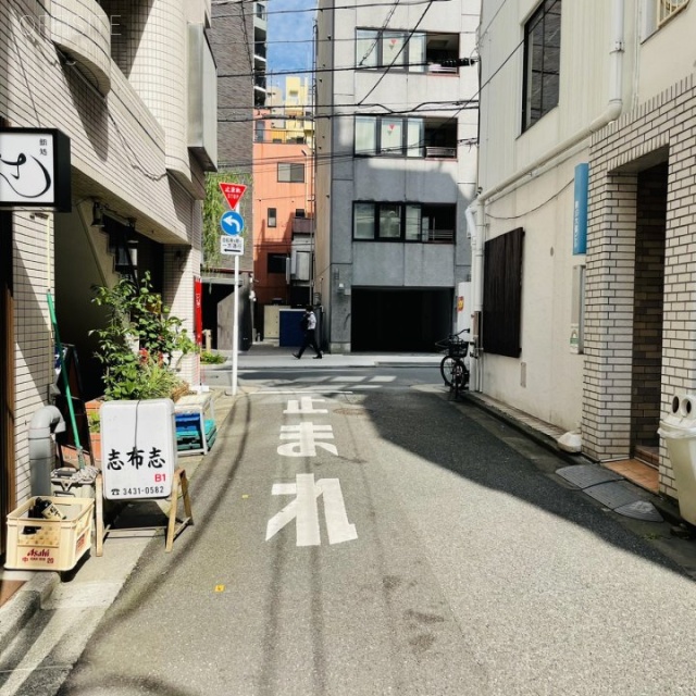 第19大協ビル ビル前面道路