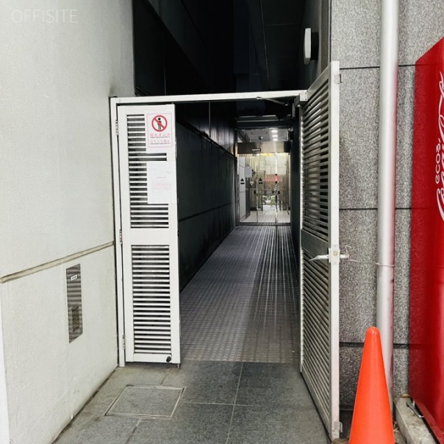 メットライフ新横浜ビル 通用口