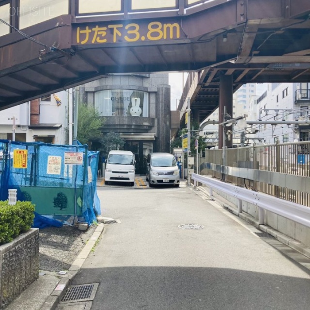 WAVE代官山 ビル前面道路