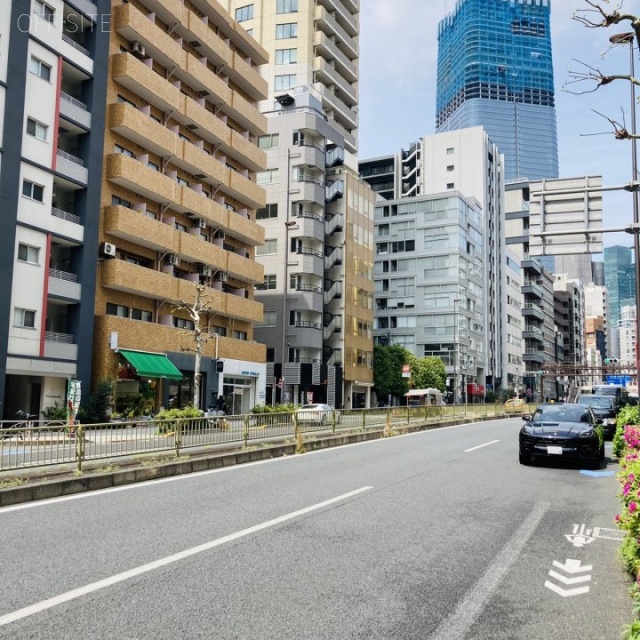東麻布アベビル ビル前面道路