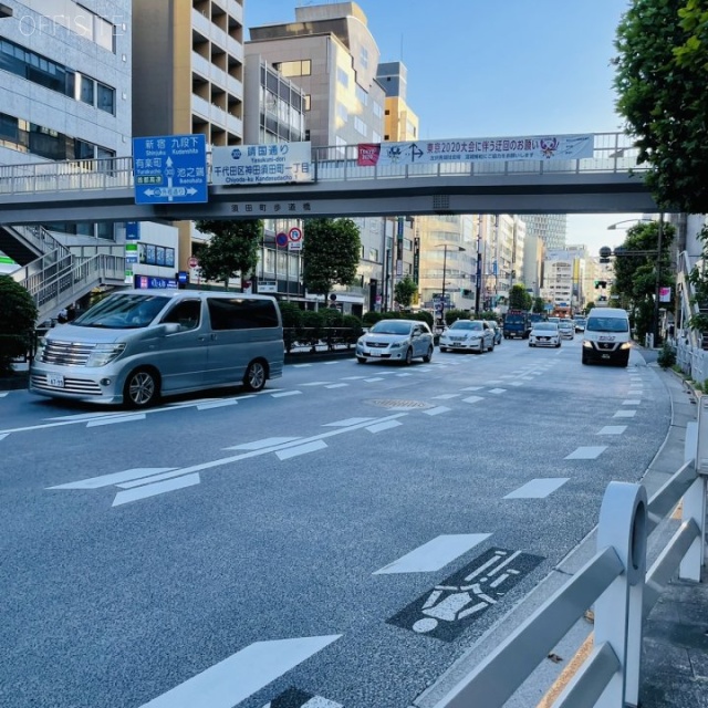 神田須田町スクエアビル ビル前面道路