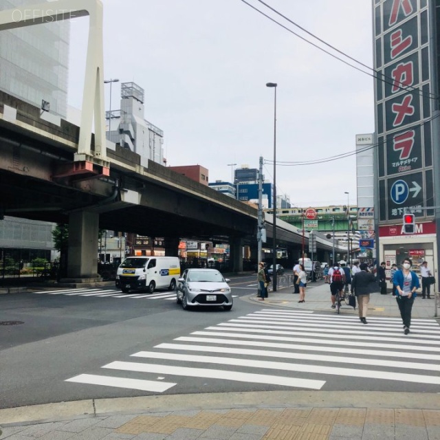 ラウンドクロス秋葉原 前面は昭和通り