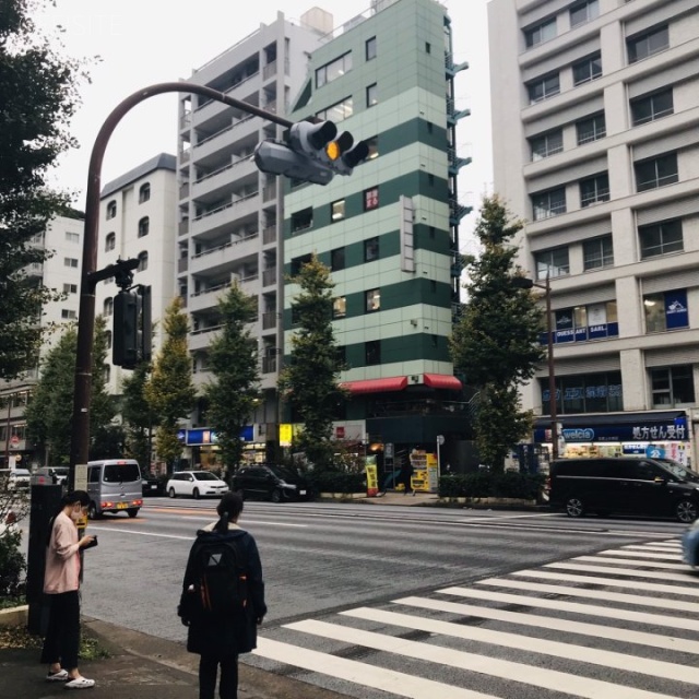WAVE BLDG. MEGURO ビル前面道路