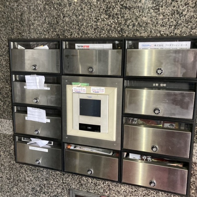 CATビル 郵便受け