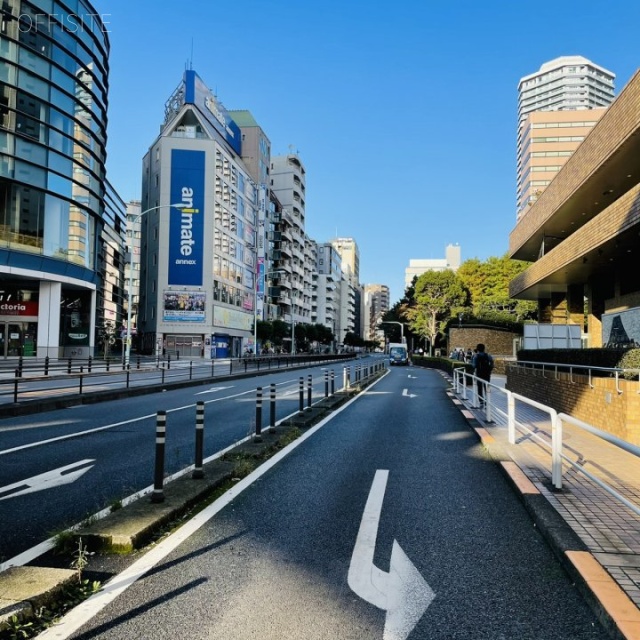 サンシャイン60(45階:サービスオフィス) ビル前面道路