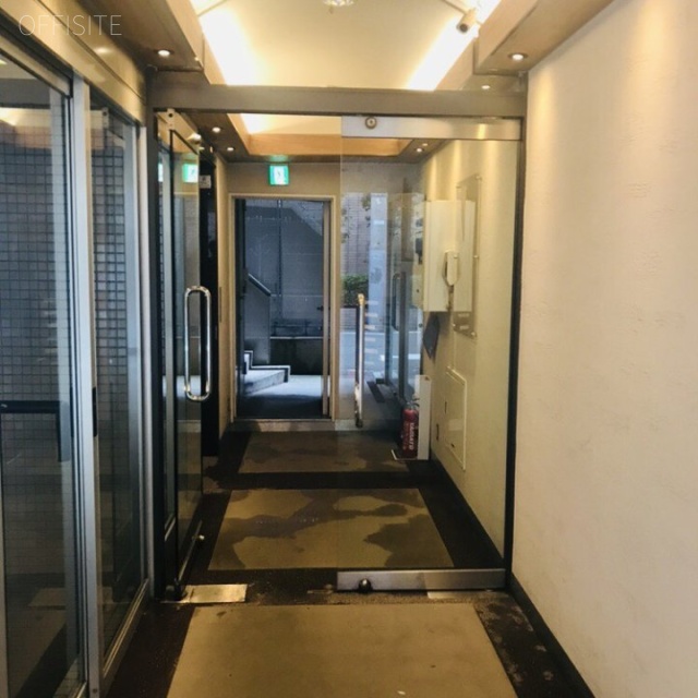 青山アイビスビル エントランス