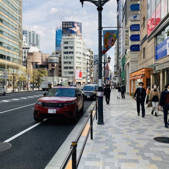 ハイホーム六本木ビル ビル前面道路