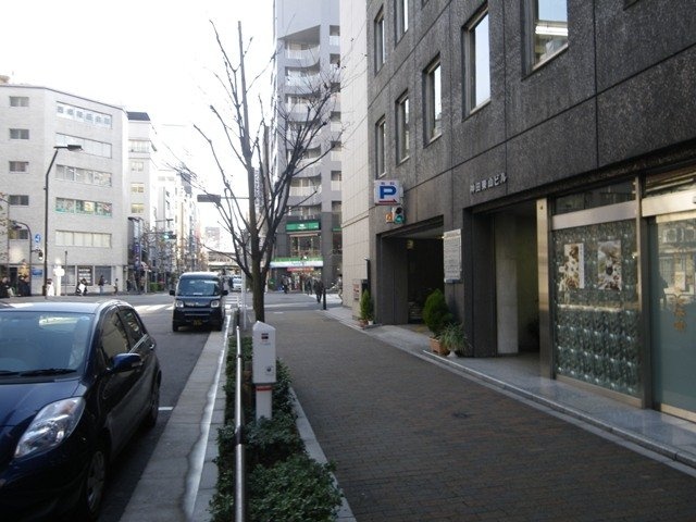 神田東山ビル ビル前面道路