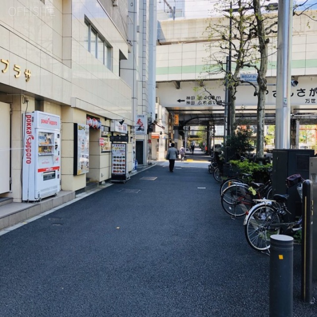 神田セントラルプラザ ビル前面道路