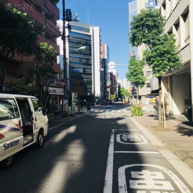 NSビル ビル前面道路