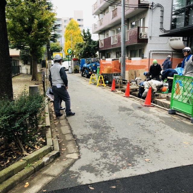 F・S南青山 ビル前面道路