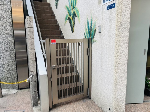 川本ビル エントランス