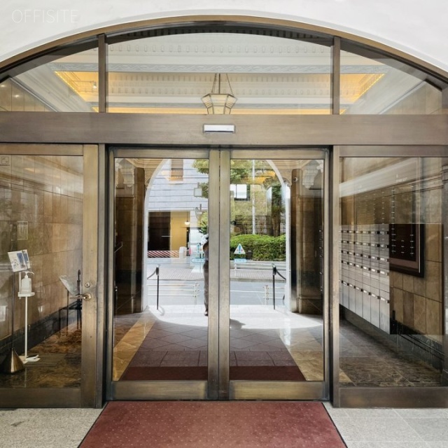 日証館 エントランス