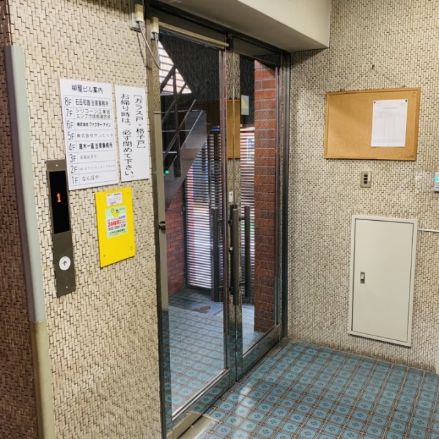 新橋柳屋ビル エントランス