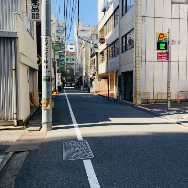 室町フェニックスビル ビル前面道路