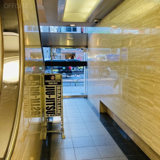 六本木トリニティビル エントランス