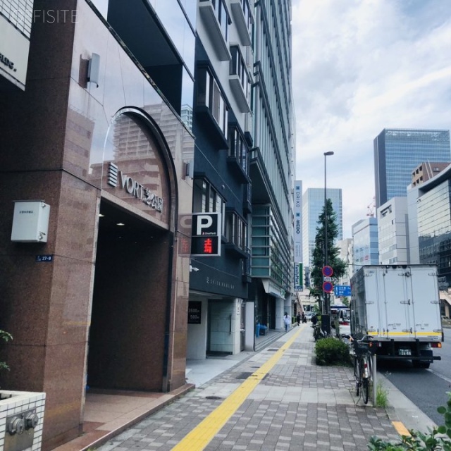 マスマンビル ビル前面道路