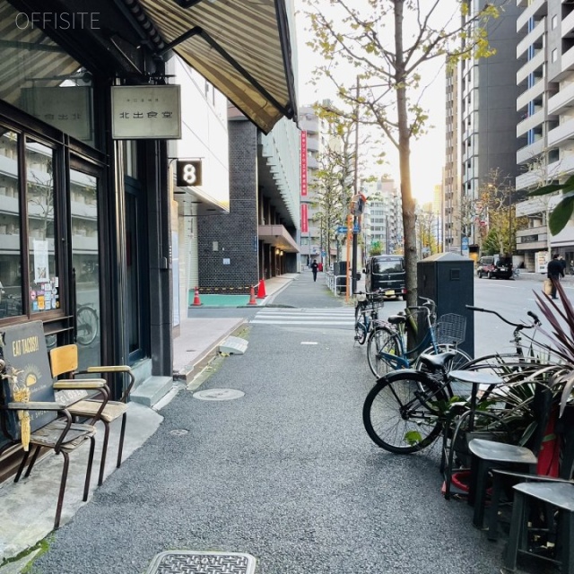 TRUST VAULE 岩本町 前面歩道