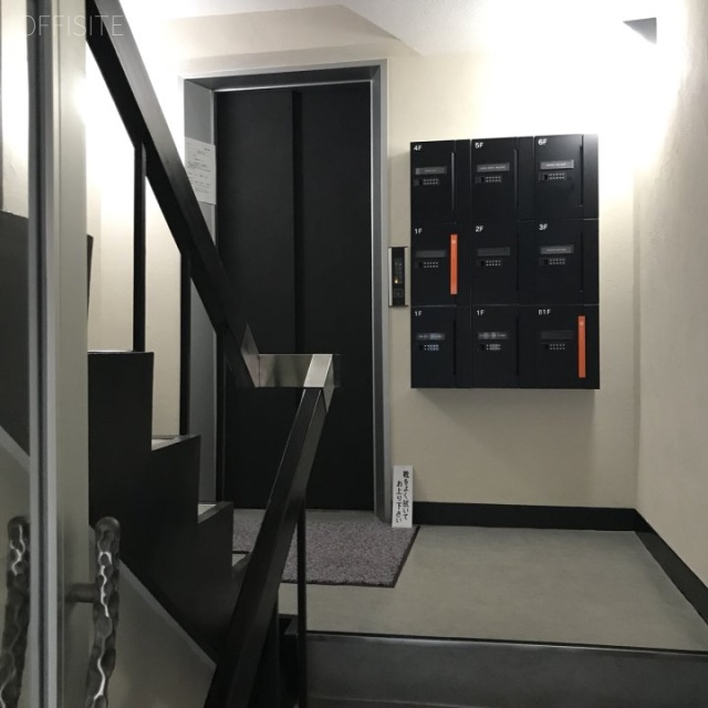 銀座小林ビル エントランス