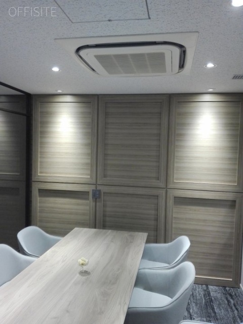 +SHIFT GINZA EAST 室内