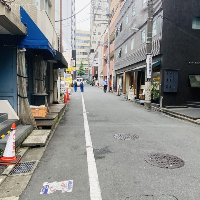 トラストリンク第Ⅲビル ビル前面道路