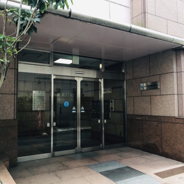 ヒューリック飯田橋ビル エントランス